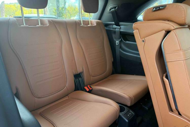 Used Mercedes-Benz GLC 2023 GLC 260 L 4MATIC Dynamic Edition 7-seater
