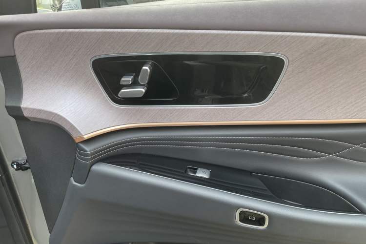 Used Chery Tiggo 9 C-DM 2025 1.5T 106KM Ultra-Comfort Edition 5 Seats Lithium-NMC
