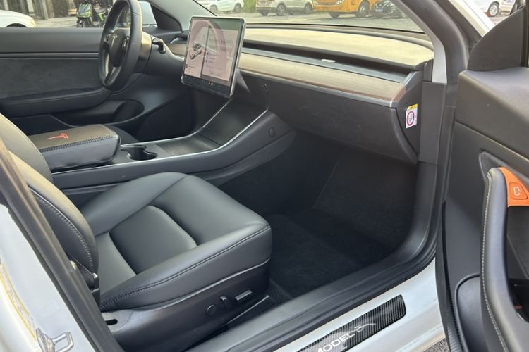 Used Tesla Model 3 2019 Long-Range Rear-Wheel-Drive Version
