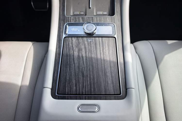 Used Hima AITO M9 2025 All-Electric Ultra Version 100 kWh 5-Seater Model
