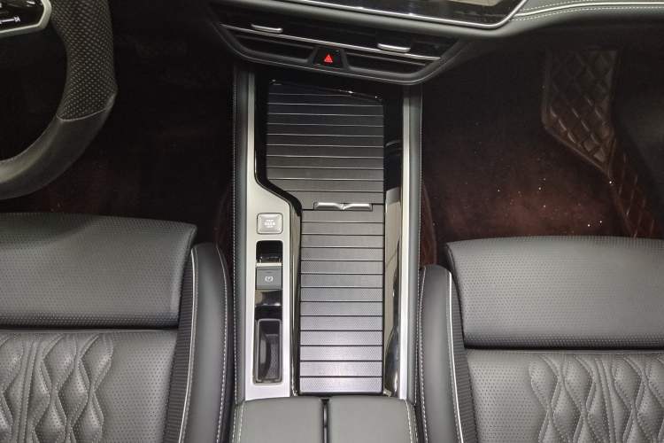 Used Volkswagen Magotan 2024 380TSI DSG Prestige Edition DaMai Package
