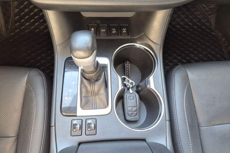 Used Toyota Highlander 2018 2.0T Four-Wheel Drive Luxury Version 7 Seats China VI Standard
