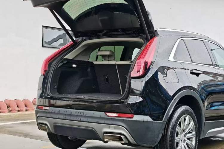 Used Cadillac XT4 2022 28T Two-Wheel-Drive Luxury Version
