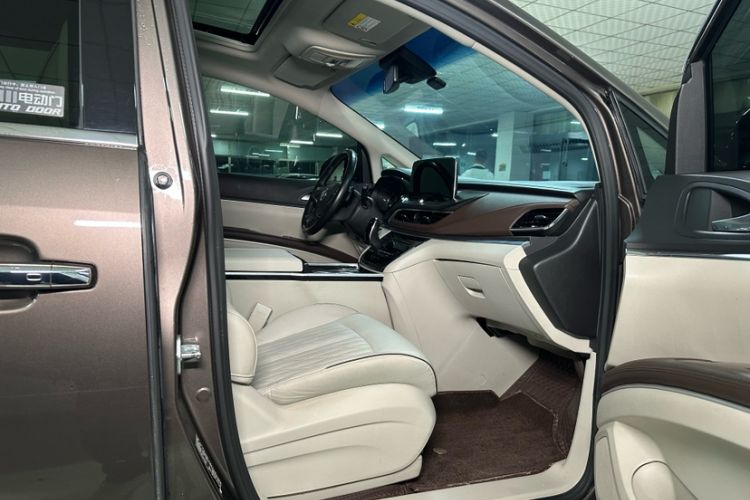 Used Buick GL8 2021 Land Cruiser Executive Class 652T Luxury Model
