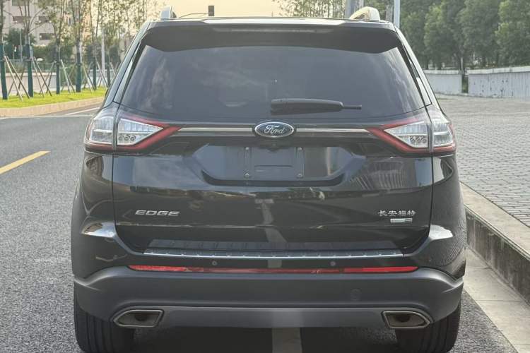 Used Ford Edge 2016 EcoBoost 245 Two-Wheel-Drive Titanium 7-Seater
