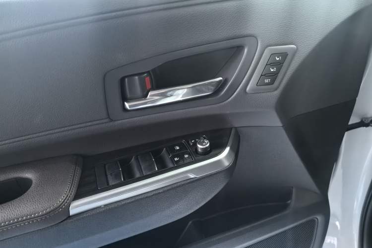 Used Toyota Granvia 2023 2.5L Hybrid Flagship VIP Edition