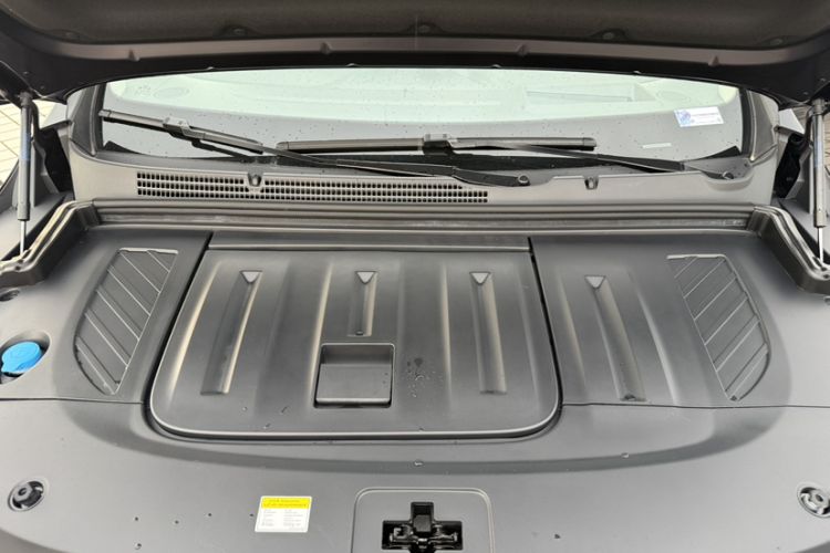 Used VOYAH Dream 2025 EV Four-Wheel Drive Flagship Kunpeng Edition