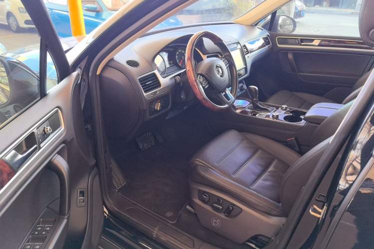 Used Volkswagen Touareg 2011 3.0 TSI Comfort Version
