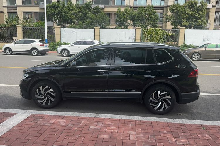 Used Volkswagen Tiguan L 2024 Outstanding Model 300TSI Automatic Two-Wheel Drive Longteng Edition