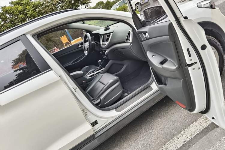 Used Hyundai Tucson 2018 1.6T Dual-Clutch Two-Wheel Drive 15th Anniversary Special Edition
