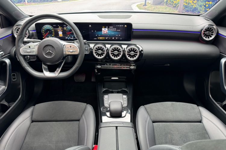 Used Mercedes-Benz A-Class 2022 Revised Version A 200 L Sport Sedan Fashionable Style
