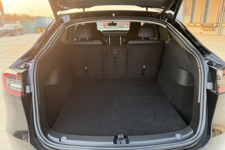 Used Tesla Model Y 2022 Rear-Wheel-Drive Version
