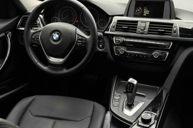 Used BMW 3 Series 2016 316Li Fashion Model
