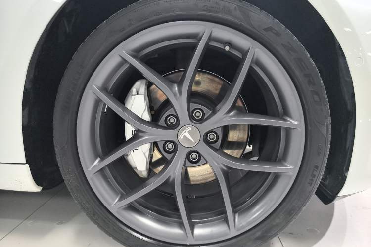 Used Tesla Model 3 2019 Long-Range All-Wheel-Drive Version
