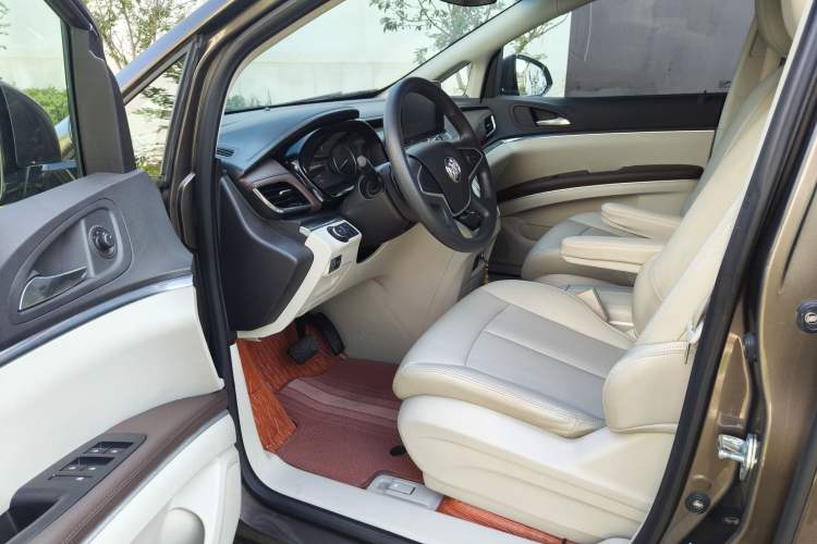 Used Buick GL8 2023 Land Executive Class Comfort Model
