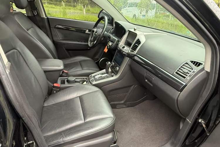 Used Chevrolet Captiva 2012 2.4L 4x4 Flagship Edition 7 Seats
