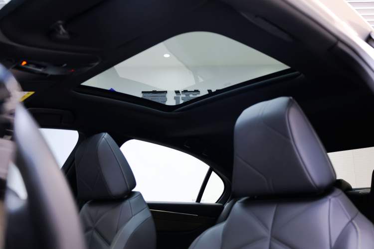 Used  9 2021 45THP Montmartre Advanced Edition
