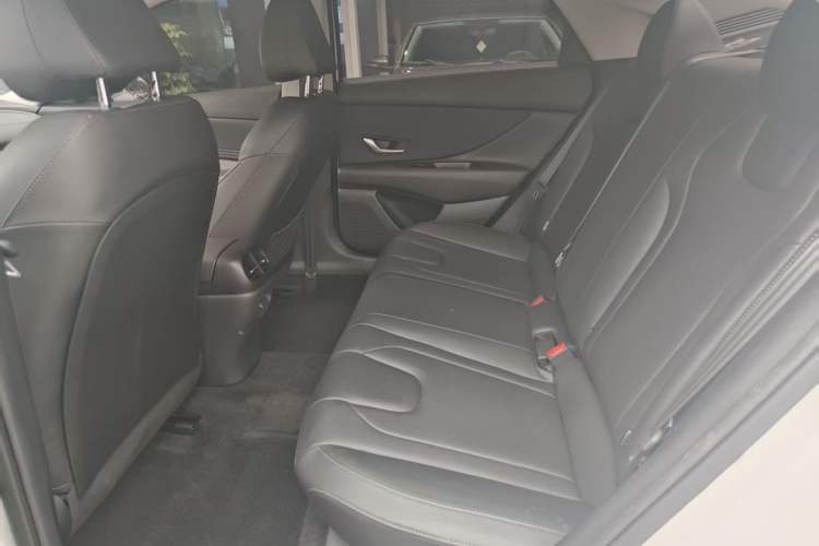 Used Hyundai Elantra 2023 1.5L CVT LUX Prestige Edition
