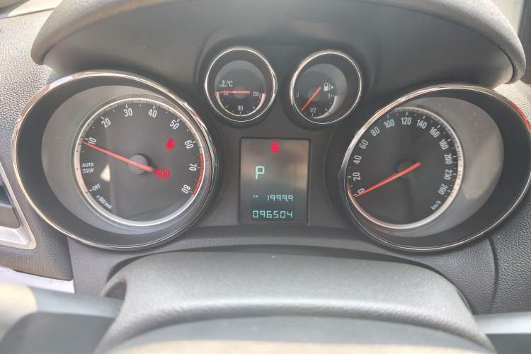 Used Buick Encore 2015 1.4T Automatic Two-Wheel Drive Urban Elite Version
