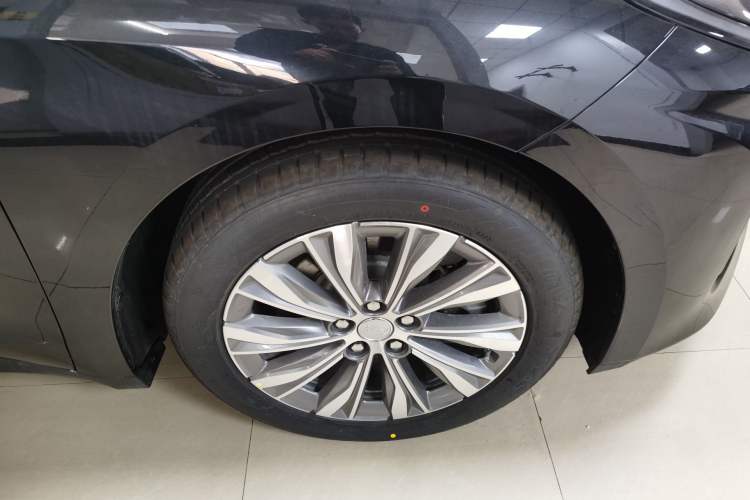 Used Hongqi E-QM5 2024 610 km PLUS
