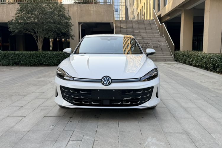 Used Volkswagen Lamando 