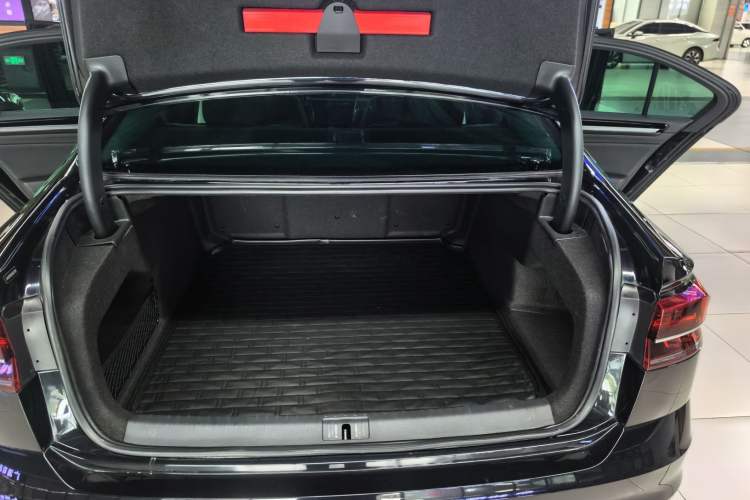 Used Volkswagen Phideon 2018 Revised Version 380TSI Two-Wheel Drive Business Edition
