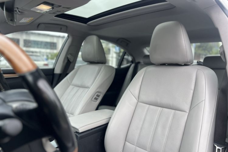 Used Lexus ES 2015 300h Premium Edition
