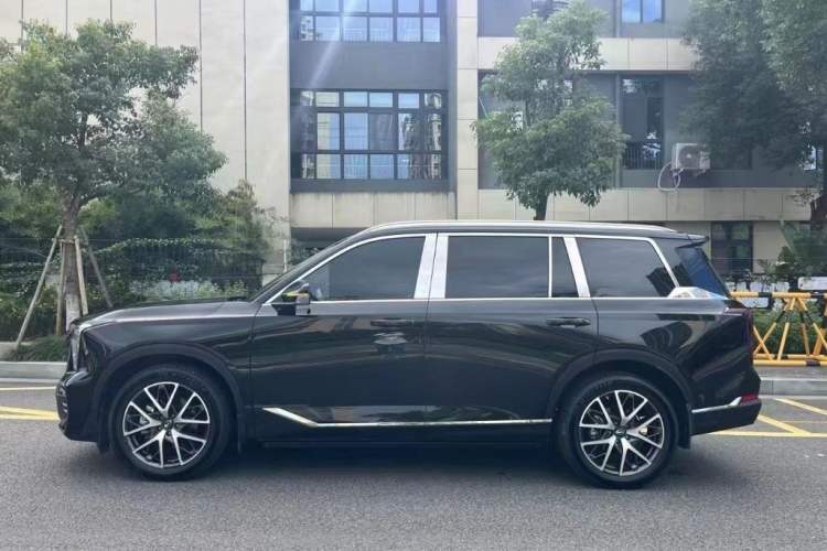 Used GAC Trumpchi GS8 2022 Linghang Series 2.0 TGDI Two-Wheel-Drive Luxury Smart Connectivity Version (7 Seats)
