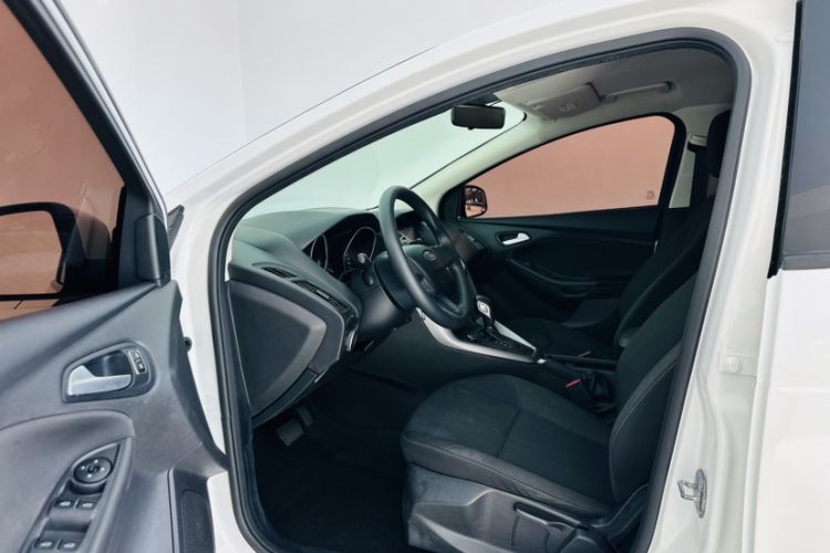 Used Ford Focus 2018 Hatchback Classic 1.6L Automatic Comfort Plus SmartDrive Edition
