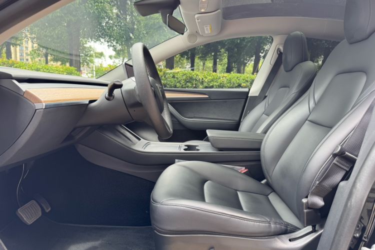 Used Tesla Model Y 2021 Long-Range All-Wheel-Drive Version
