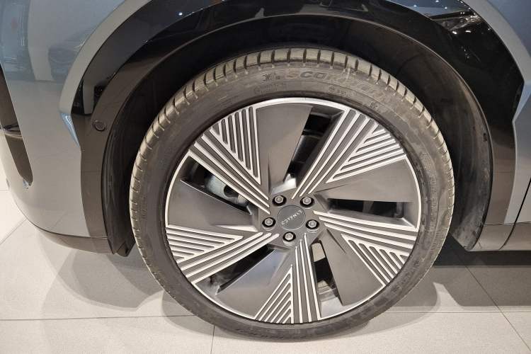 Used Lynk & Co 08 EM-P 2025 220 km All-Wheel-Drive Performance Halo