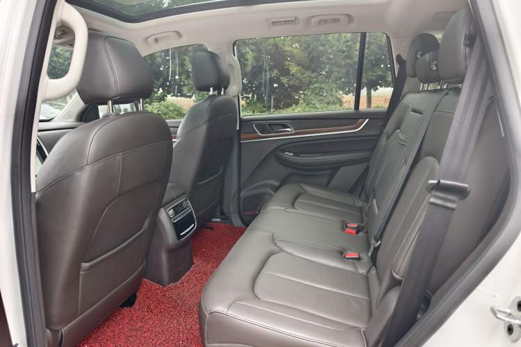 Used Roewe RX8 2019 30T Smart Connectivity Two-Wheel Drive Supreme Flagship Edition
