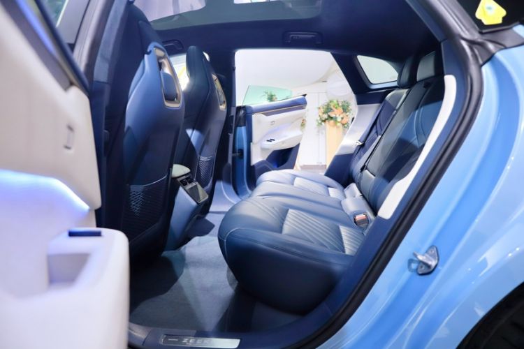 Used Zeekr 001 2025 WE Edition 100 kWh Rear-Wheel Drive
