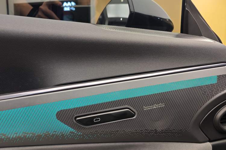 Used Lynk & Co 08 EM-P 2023 120km Long-Range Halo