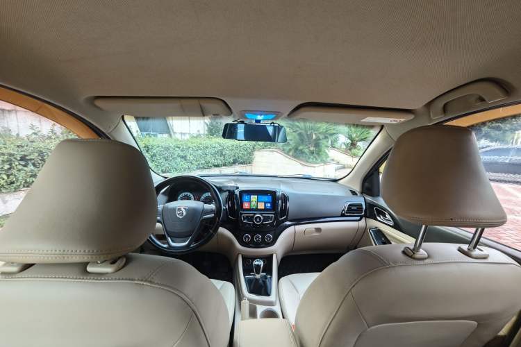 Used Baojun 730 2015 1.8L Manual Comfort ESP Version 7-seater