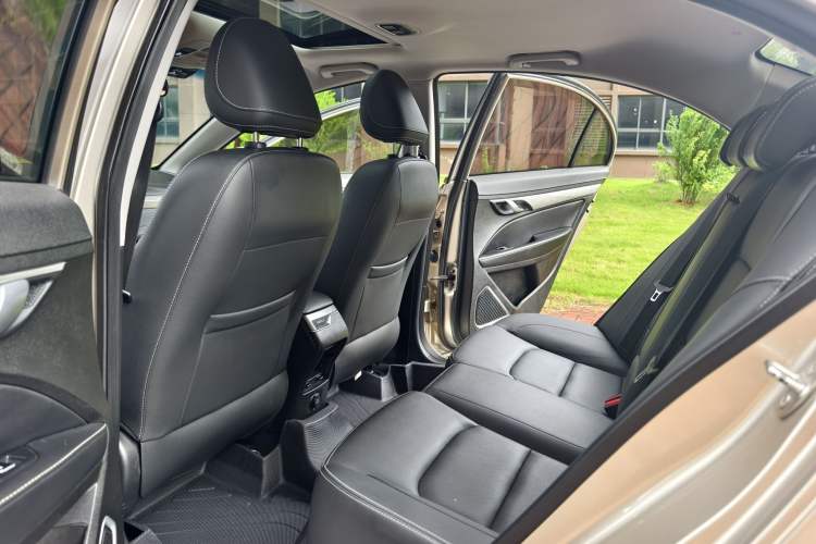 Used Geely Auto Emgrand 2019 Leading Edition 1.5L CVT Upward-Connected Model China VI Standard