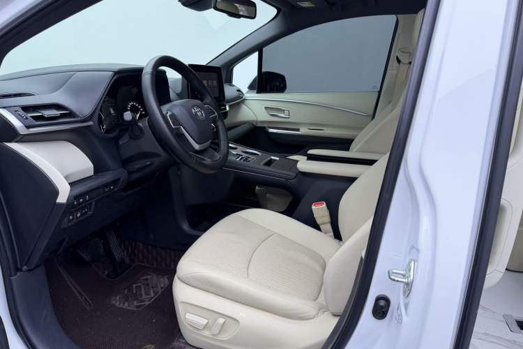 Used Toyota Sienna 2021 2.5L Hybrid Luxury Edition
