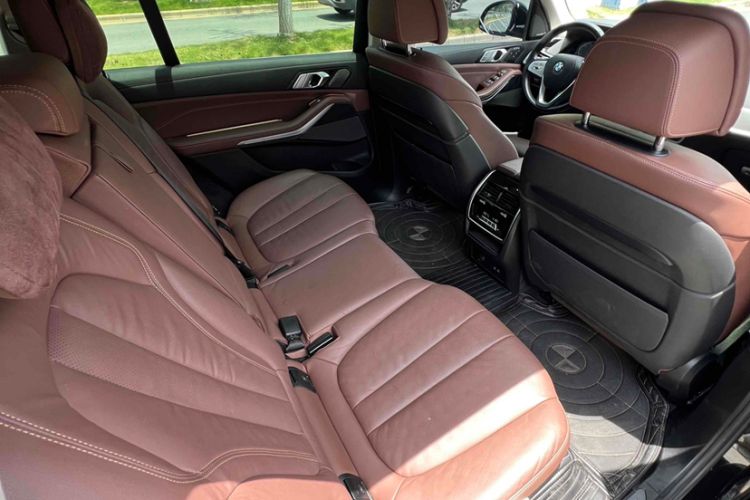 Used BMW X7 2021 xDrive40i Luxury Package with Leading Features
