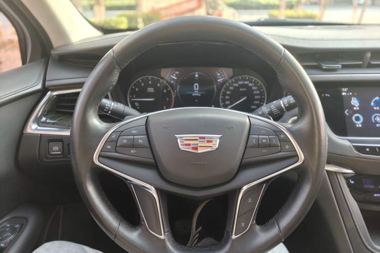 Used Cadillac XT5 2018 25T Luxury Model
