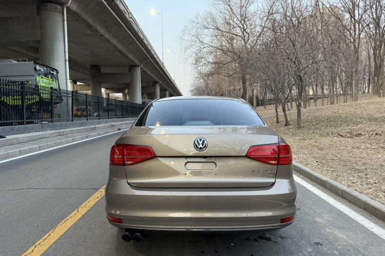 Used Volkswagen Sagitar 2017 230TSI Automatic Comfort Version
