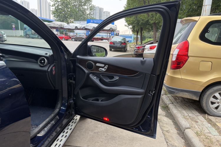 Used Mercedes-Benz GLC 2016 GLC 260 4MATIC Luxury Model
