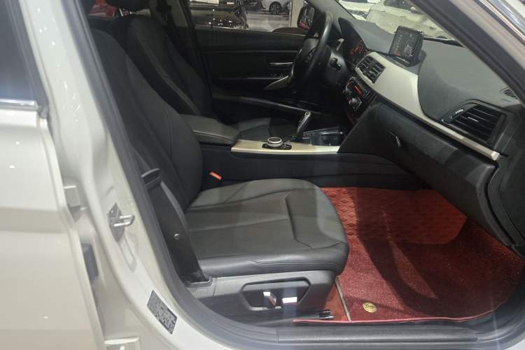 Used BMW 3 Series 2016 320Li Ambition Model
