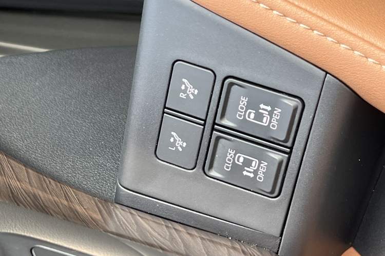 Used Toyota Alphard 2024 Dual-Engine 2.5L Prestige Edition
