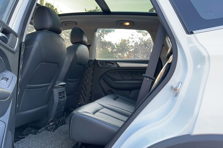 Used Roewe RX5 2018 20T Two-Wheel Drive Automatic Internet Smart Edition
