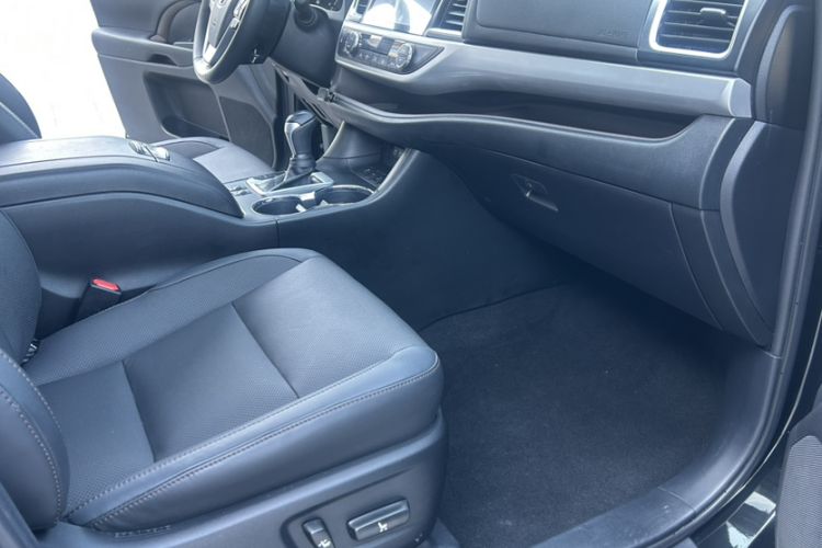 Used Toyota Highlander 2018 2.0T Four-Wheel Drive Luxury Version 7 Seats China VI Standard
