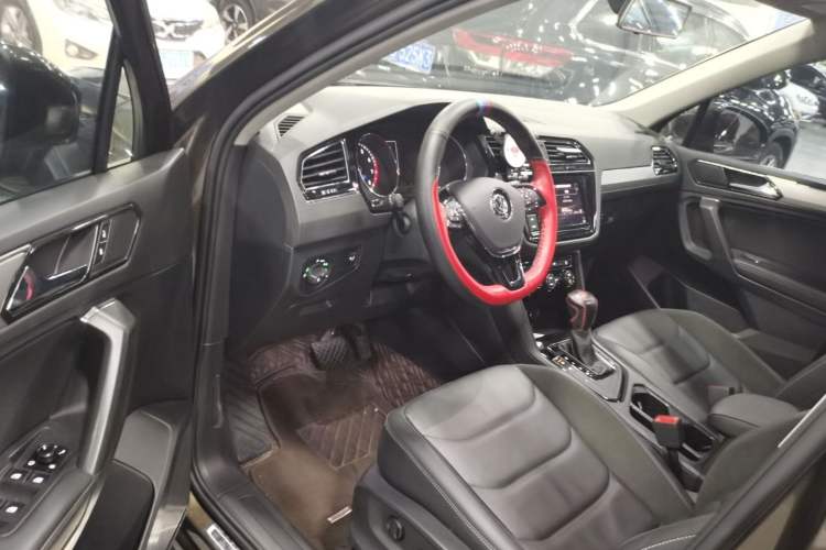 Used Volkswagen Tiguan L 2019 330TSI Automatic Two-Wheel Drive Panoramic Comfort Edition China VI Standard
