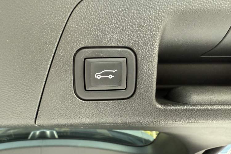 Used Buick Envision 2022 Encore Plus 652T Five-Seat Luxury Model
