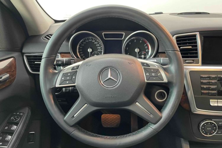 Used Mercedes-Benz M-Class 2015 ML 400 4MATIC Dynamic Model
