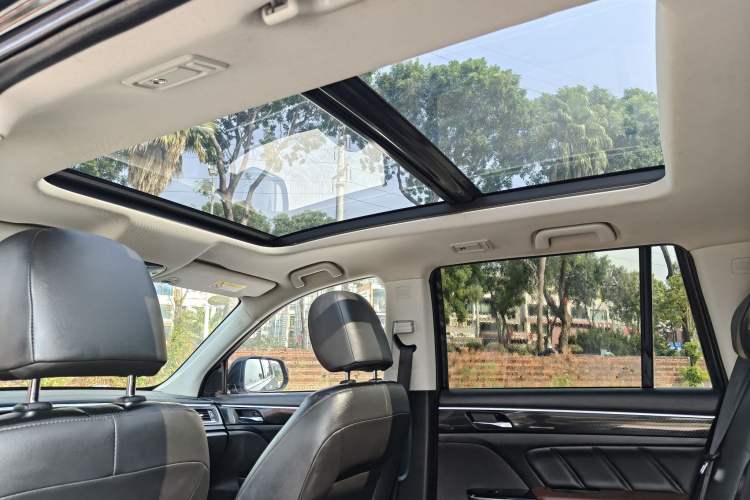 Used GAC Trumpchi GS7 2017 320T Two-Wheel-Drive Luxury Smart Connectivity Model
