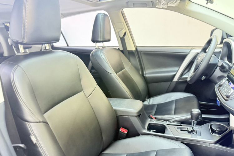 Used Toyota RAV4 2019 2.0L CVT Two-Wheel Drive Pioneer Edition China VI Standard
